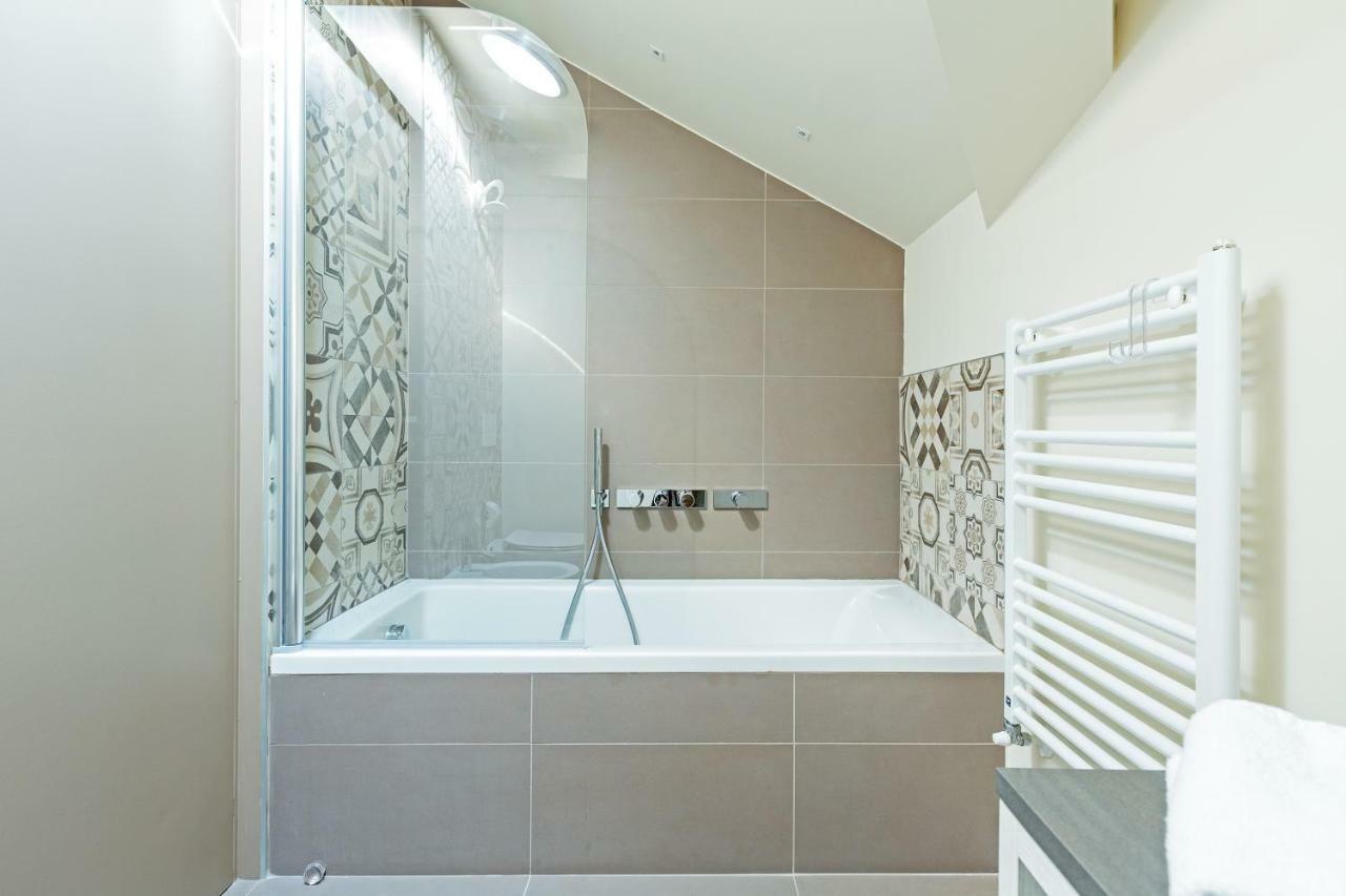 Apartment Renovated Penthouse Duomo & Via Torino Milan