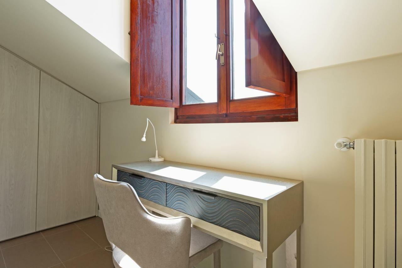 Apartment Renovated Penthouse Duomo & Via Torino Milan