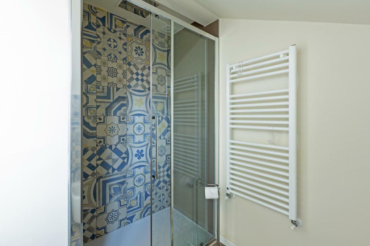 Renovated Penthouse Duomo & Via Torino Apartment Mailand